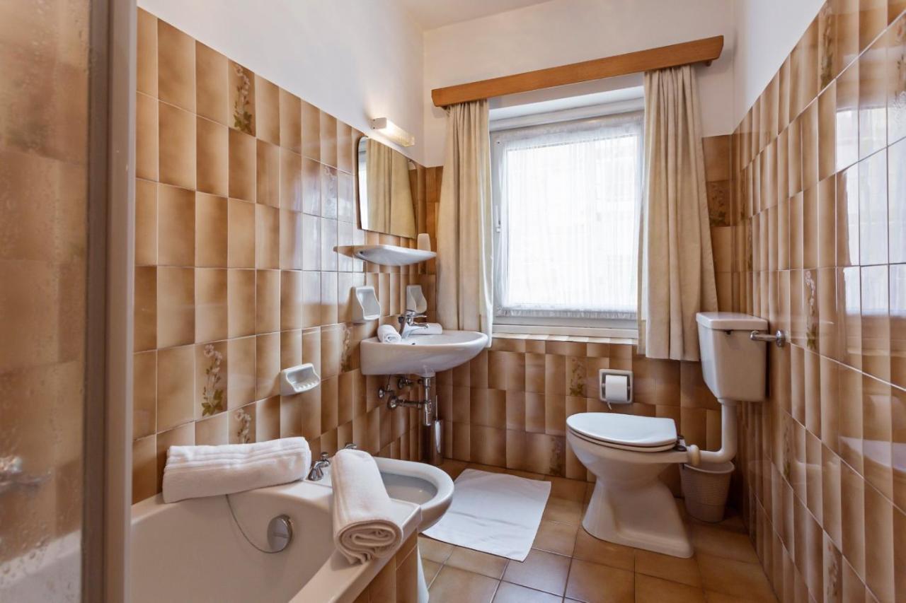Villa Alpina Apartments Santa Cristina Val Gardena Екстер'єр фото