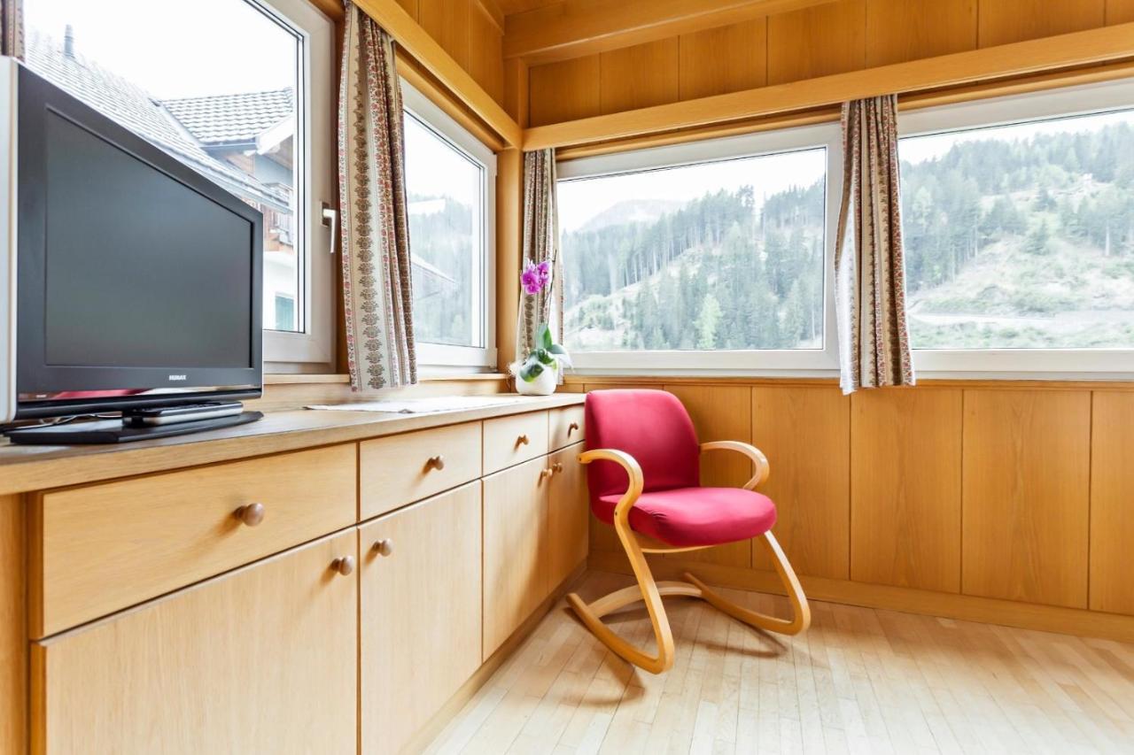 Villa Alpina Apartments Santa Cristina Val Gardena Екстер'єр фото