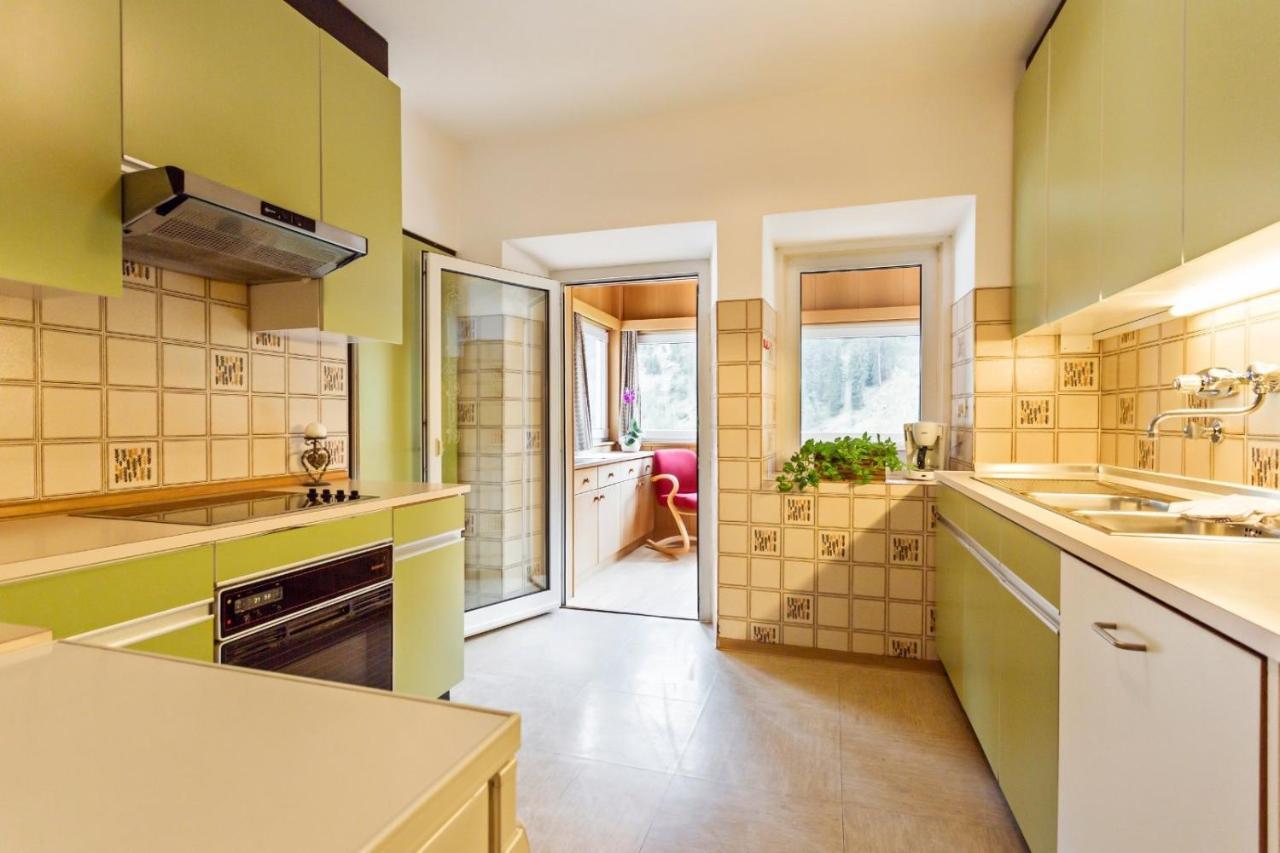 Villa Alpina Apartments Santa Cristina Val Gardena Екстер'єр фото