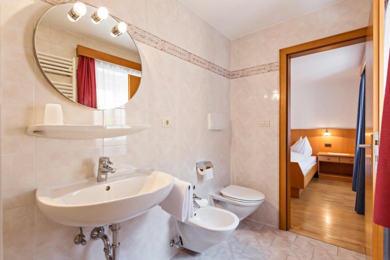 Villa Alpina Apartments Santa Cristina Val Gardena Екстер'єр фото